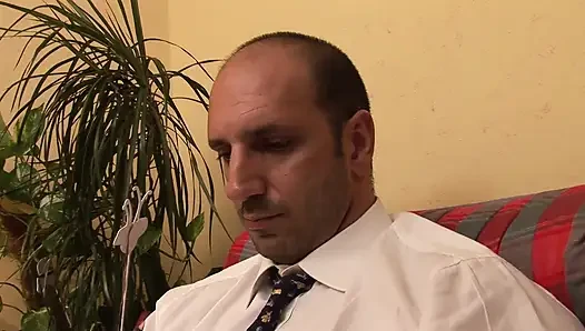 Olgun domuz seksi bir genç kıza seks dersi veriyor