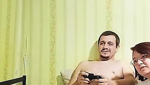 Üvey kız kardeşin meydan okuması oyunun ilk seviyesini geçti