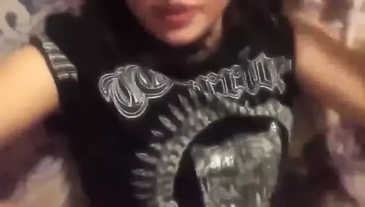 Gros seins naturels et mamelons blonde francaise pov