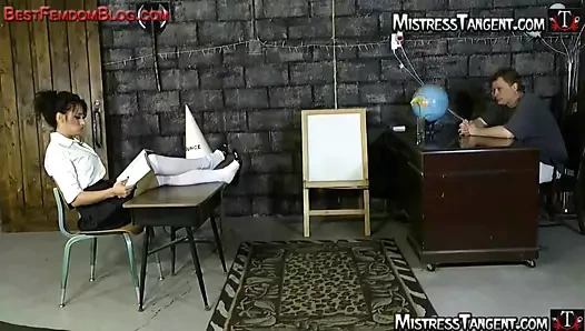 Liseli kadın egemenliği ayak hakimiyeti yüz oturma