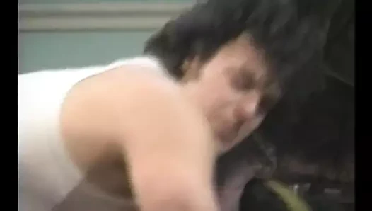 Busty sarışın içinde parlak uyluk yüksek çizmeler onu kedi pulluk alır