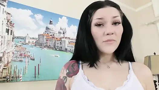 Şartlı tahliye memuru sorun çıkartan sürtüğün içine boşalıyor