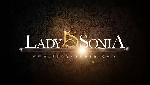 Auntie sonia dudaklarını yaymak ve amını yalamak istiyor