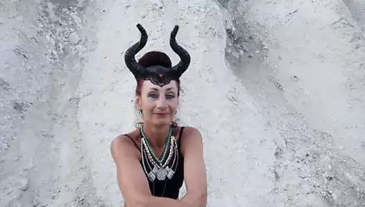 Beyaz tepeler bölgesinde dans edin