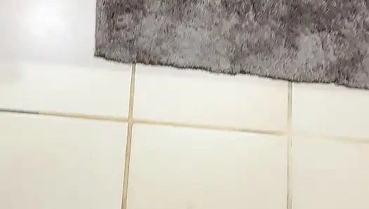 Genç Köpürdü ve Tıraş Oldu