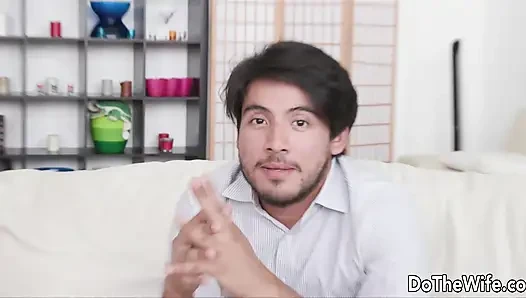 Seksi ev hanımı Kessie Shy zenci adamın götünü sikmesine izin veriyor