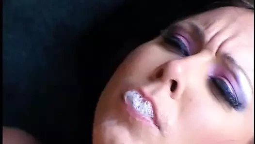 Odada seks üç azgın kız için daha fazla eğlence katıyor