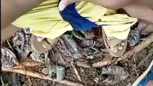 Karım ormanda sikişiyor