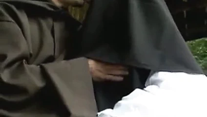 Daha büyük yarak - hamile rahibe