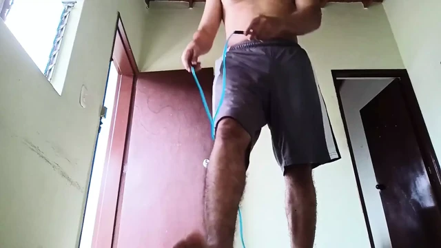 Egzersiz yaptığımda sikim sertleşiyor ve pantolonum düşüyor