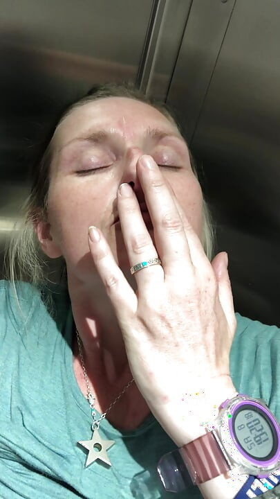 Finger fucking my tight ass & pussy play leaves my fingers smelling fucking glorious!