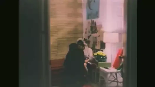 Esmerler çalılarıyla oynuyor