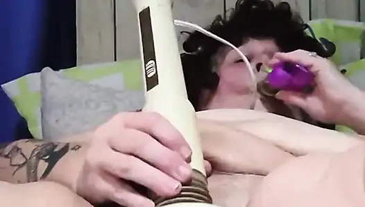 Она не может принять это, когда это так хорошо, она в кончающее настроение