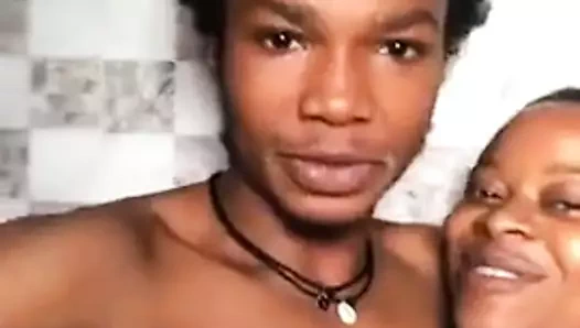 Nijeryalı shuga yıldızı, helena nelson göğüsler