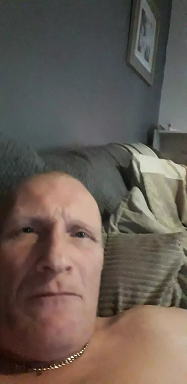 Azgın bir şekilde sikişiyor