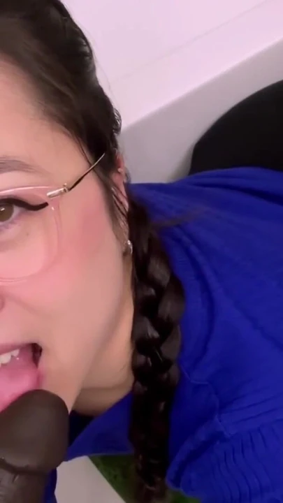 Utangaç Asyalı iş arkadaşı erkek arkadaşını büyük zenci yarağıyla aldatıyor -asmr sakso | Klip 1