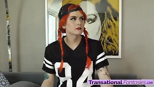 Isabella Sorrenti göt deliğini ekstra büyük oyuncakla dolduruyor