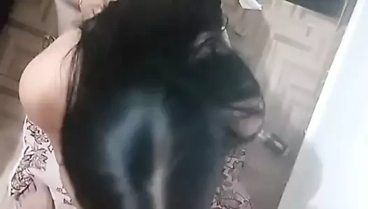 Kız arkadaşım kanepede dans ediyor sonra benim horoz berbat