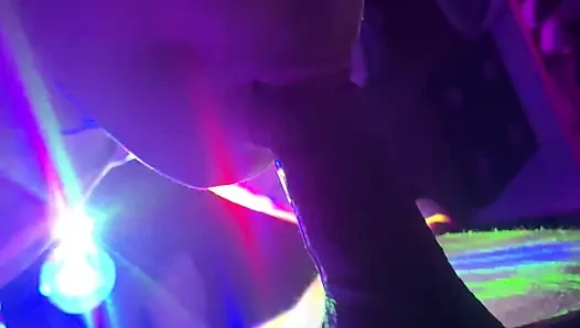 Kadın kılıklı uzun bacaklı yatak odası çılgınlığı