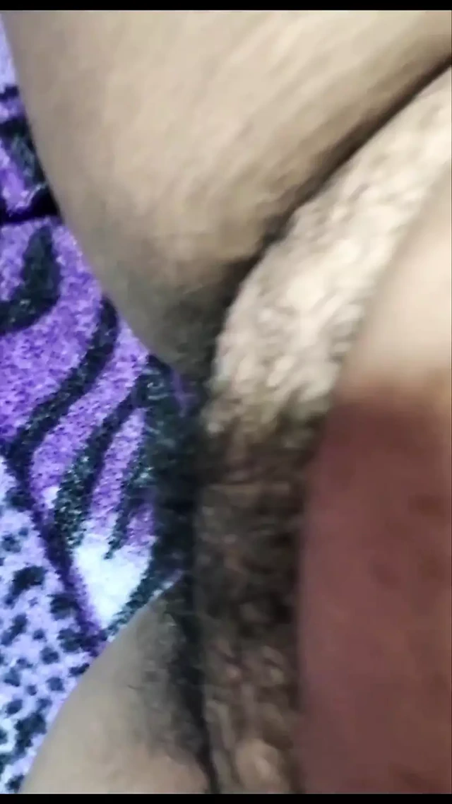 Kıllı amcık mastürbasyonu havuç yuvarlanıyor