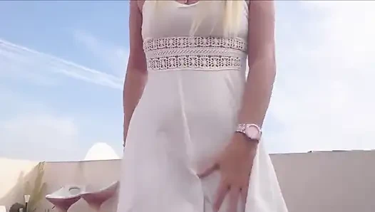 Bugün bana katıl ve Balkonumda dışarıda mastürbasyon yaparken beni ovuşturuyor