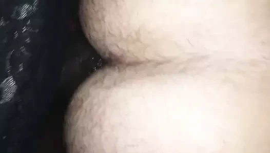 Dizlerinin üzerinde, kıçı havada dahhhling....