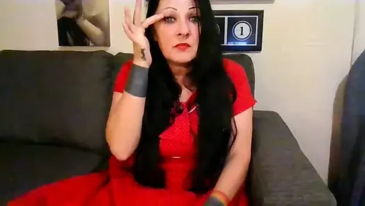 Seksi orta yaşlı seksi kadın esniyor