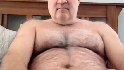 Gizli kil, karısının plastik horozunu emer