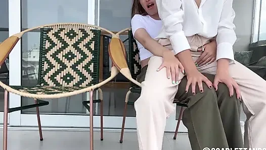 Üvey erkek kardeşim Nastro'nun eski sevgilisiyle tatile gidiyorum