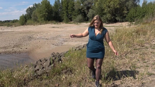 Alman büyük götlü kız açık havada prezervatifsiz seks