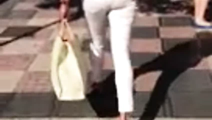 Milf yüksek topuklu yürüyüş