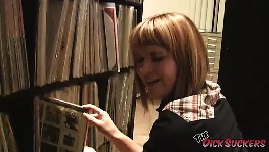 Kızıl saçlı Claire Robbins'in doğaçlama sakso