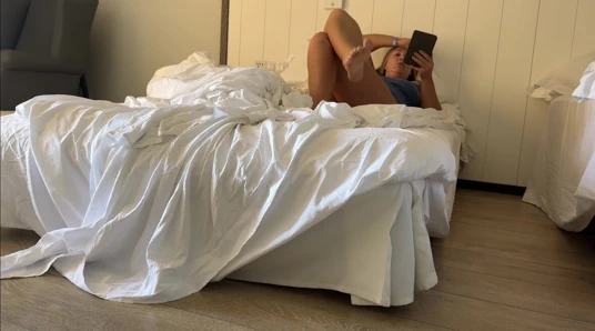 Sarı külotumla okurken görmezden geliniyor