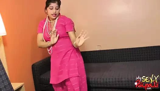 Hint sıcak bebek rupali emme ona yapay penis sevmek veren oral seks