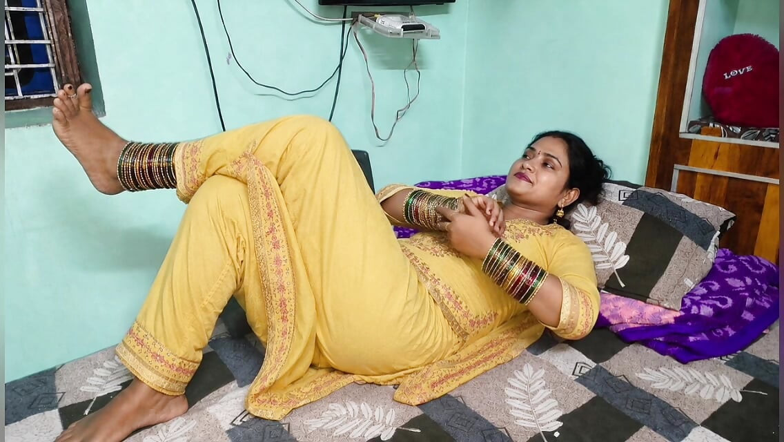Pakisthani Newly Married Wife indoor bed Cozy viral Video Hindi