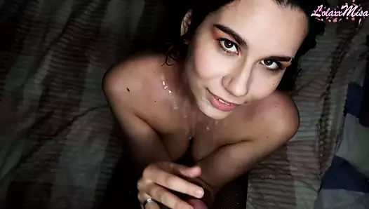 Seksi tutku iştah açıcı bir şekilde büyük bir horoz öğretmeni yutar