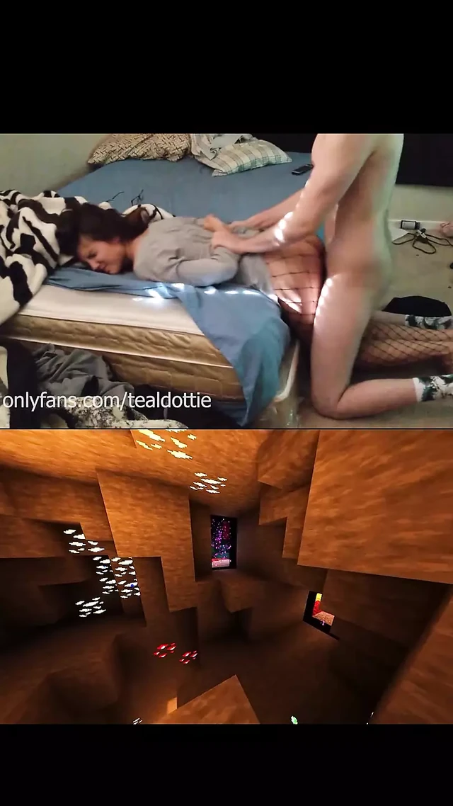 Подруга-студентка в чулках-сеточках скачет и долбят с minecraft parkour