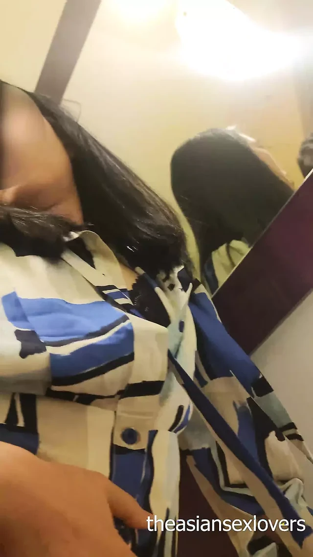 Азиатскую студентку по обмену застукали в ванной ресторана