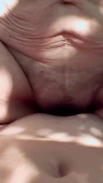 Мощный момент из "81-летнюю бабушку соблазнил на секс на улице в видео от сводного внука в видео от первого лица"