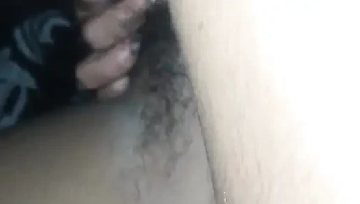 Emmeye başladım ve domalarak sikilmeyi bitirdim, göte boşalma
