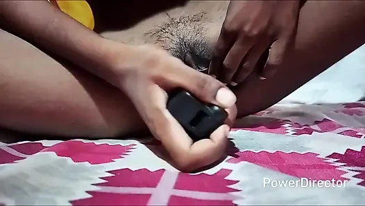 The virgin girl of the village secretly pressed her milk in the house and quenched the heat of her youth by putting it in the pussy