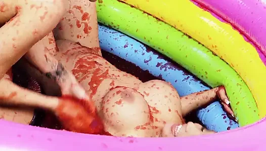 Romana Ryder ve Tammie Lee ile lezbiyen videosu orta yaşlı seksi kadınlar