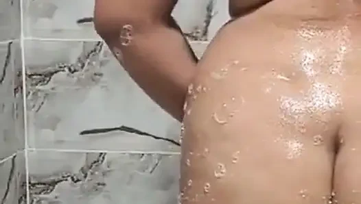 Ben ve karımın iri güzel Arap kadını sert seks yapıyor