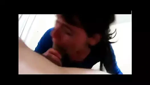 mami me la chupa muy bien