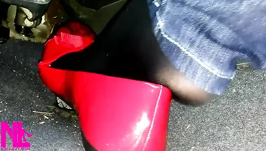 Kırmızı pattent düzlüklerde pedal pompalıyor ve hortumlu ayaklarımı rahatlatıyor