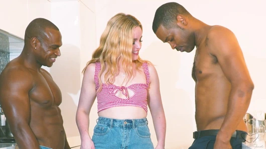 Darrell Deeps ve Aaron Rock birlikte 2 sikiş Charlie Forde!