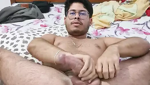 Büyük bir göt ve kalın bir horoz ile kas genç adam gösteriş