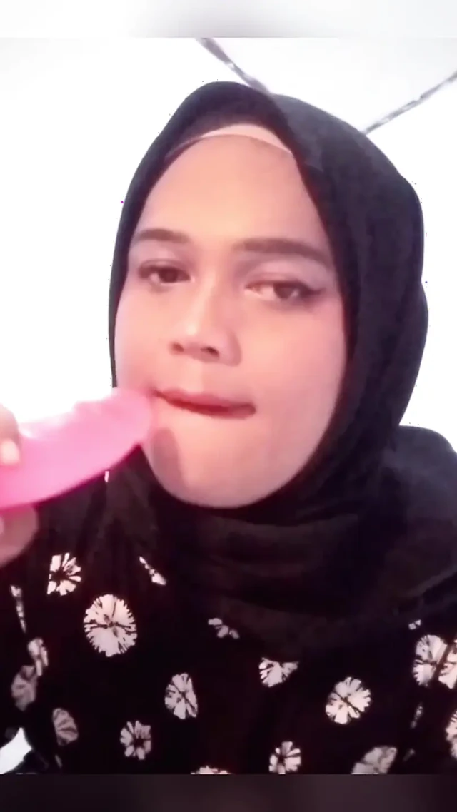 Ivvy Hijab Crossdresser , wearing jeans then masturbates