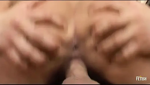 Tatlı sarışın bebek erkek arkadaşı tarafından sikiliyor