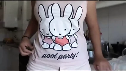 Gençler arasında seks: busty genç nefry ve en iyi arkadaşı!